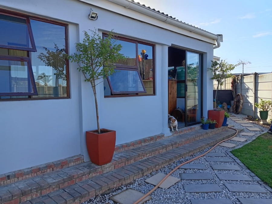 3 Bedroom Property for Sale in Wavecrest Eastern Cape